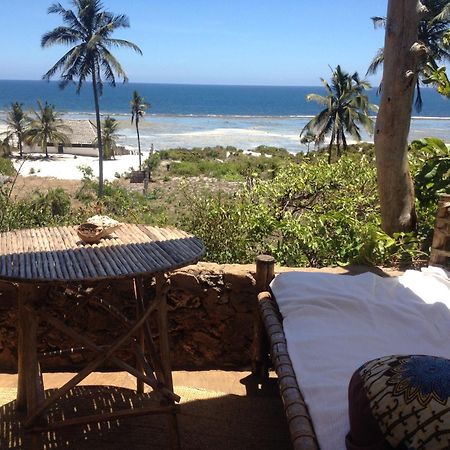 Mango Lodge Msambweni Kisimachande Buitenkant foto