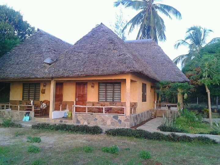 Mango Lodge Msambweni Kisimachande Buitenkant foto